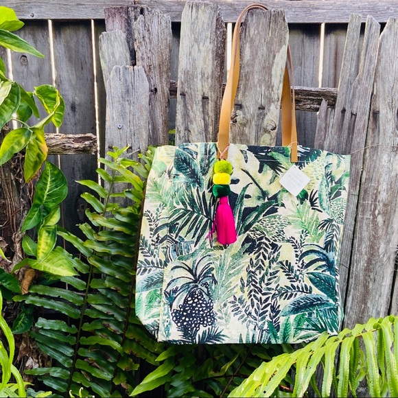 Botanical Pom Pom Tote With Inside Pocket Gift - Picture 10 of 11